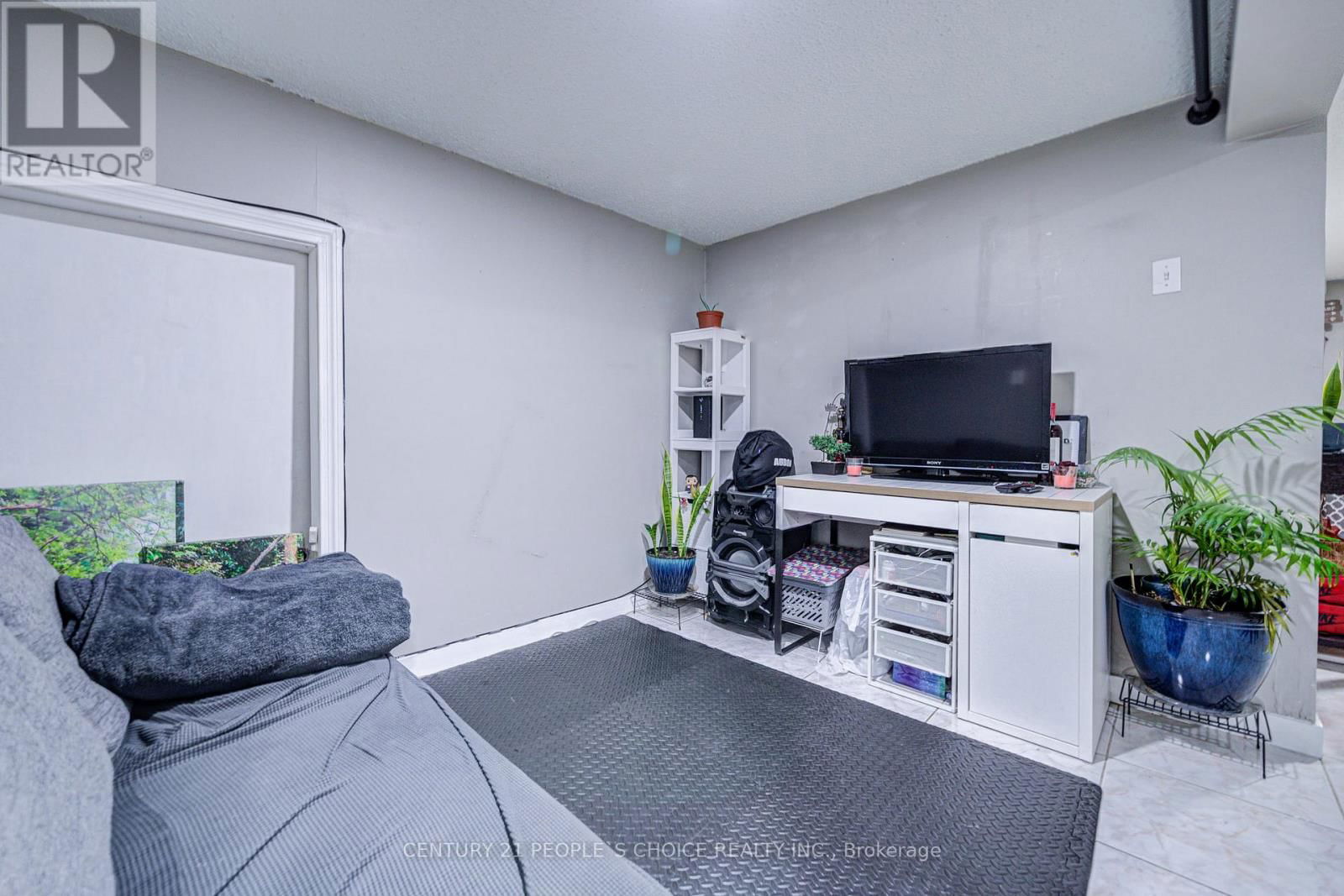 10 LAKELAND DRIVE Image 35