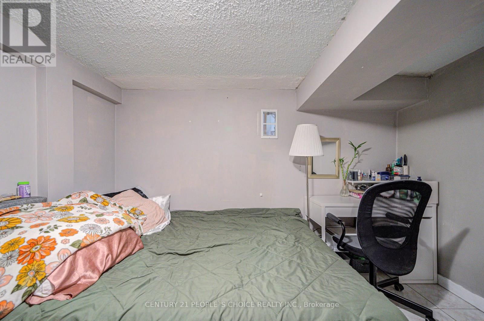10 LAKELAND DRIVE Image 40