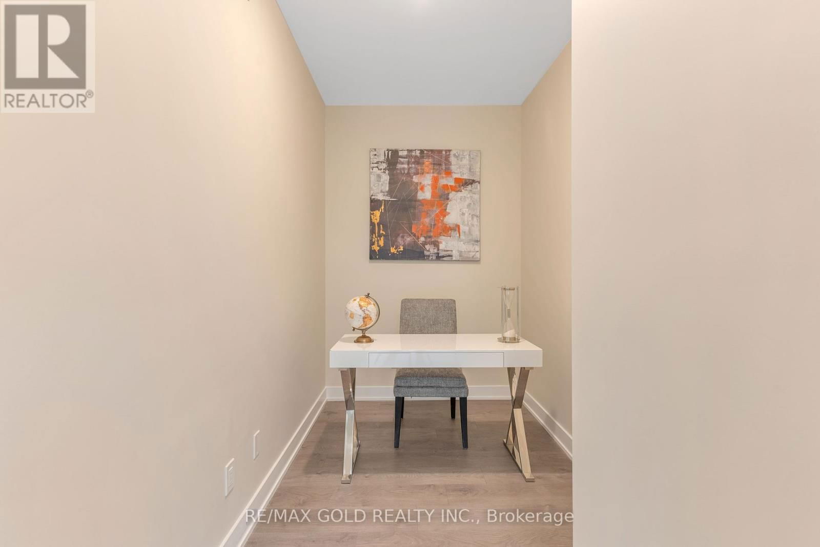 510 - 180 VETERANS DRIVE Image 12