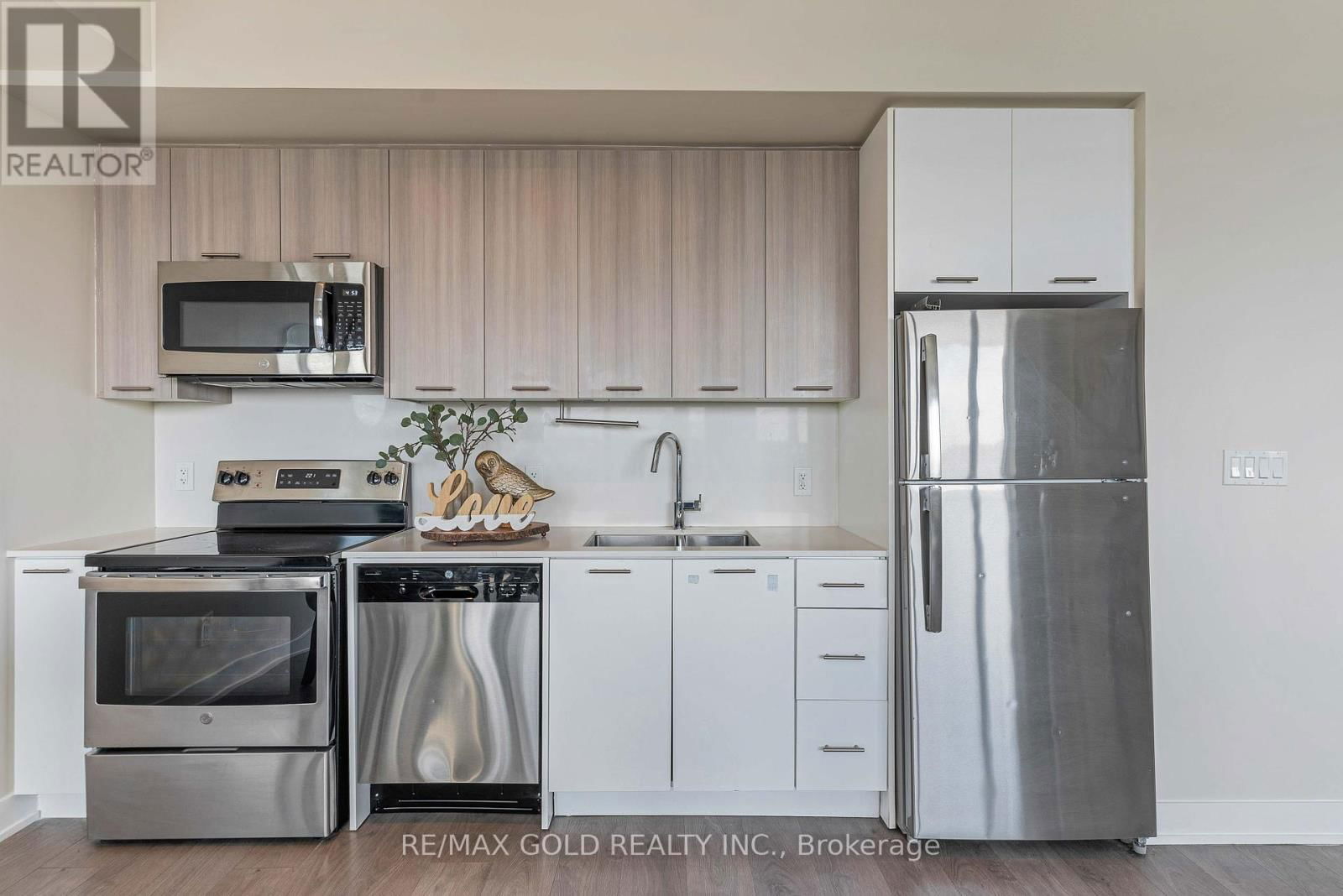 510 - 180 VETERANS DRIVE Image 21