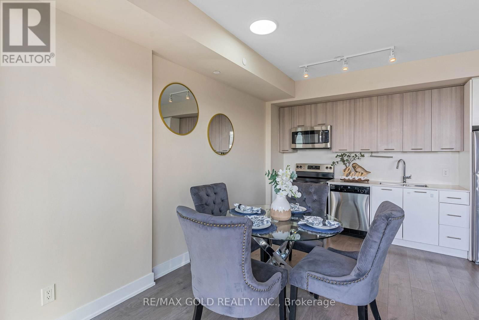 510 - 180 VETERANS DRIVE Image 23