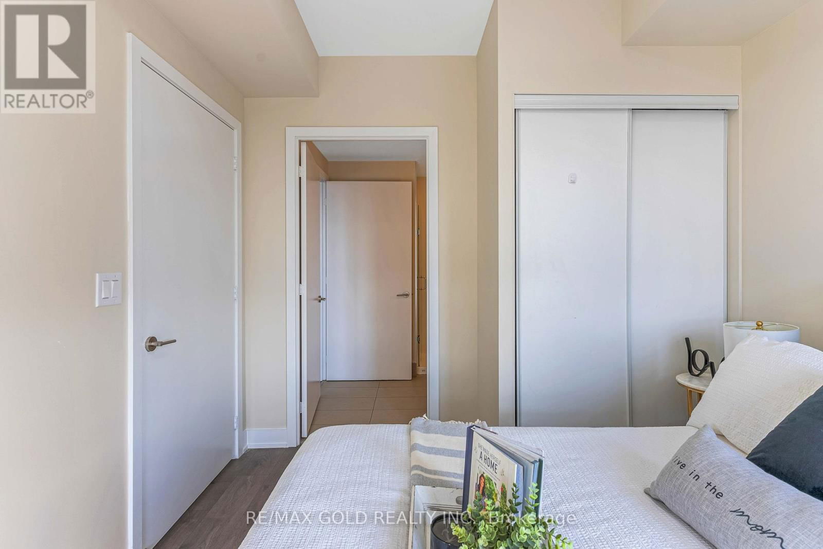 510 - 180 VETERANS DRIVE Image 25