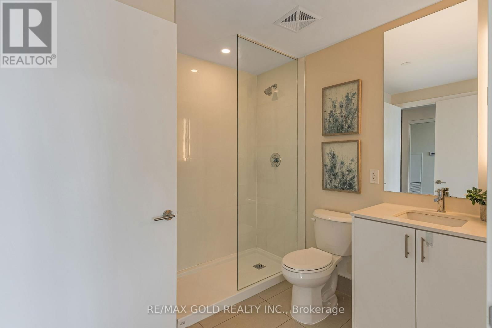 510 - 180 VETERANS DRIVE Image 26