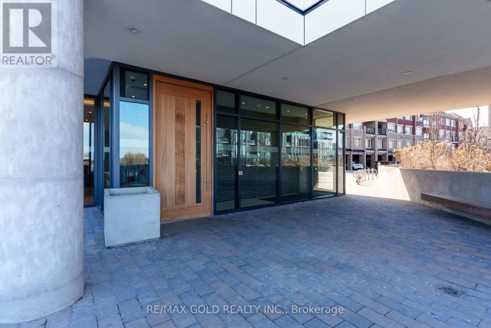 510 - 180 VETERANS DRIVE Image 3
