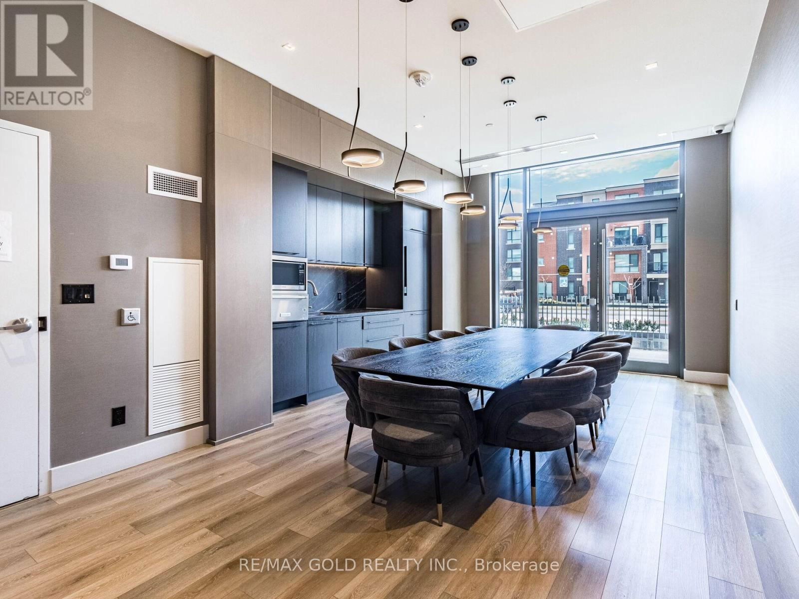 510 - 180 VETERANS DRIVE Image 33