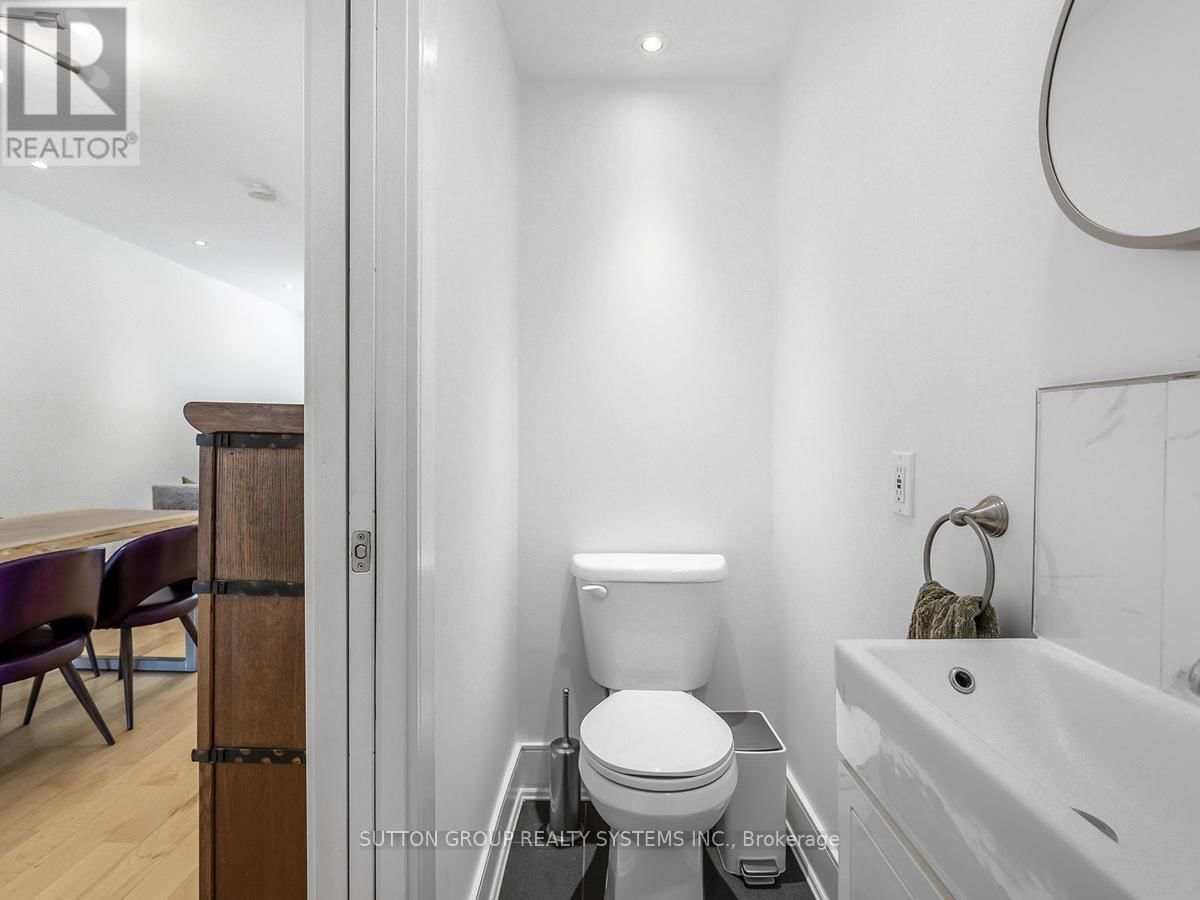 217 EARLSCOURT AVENUE Image 11