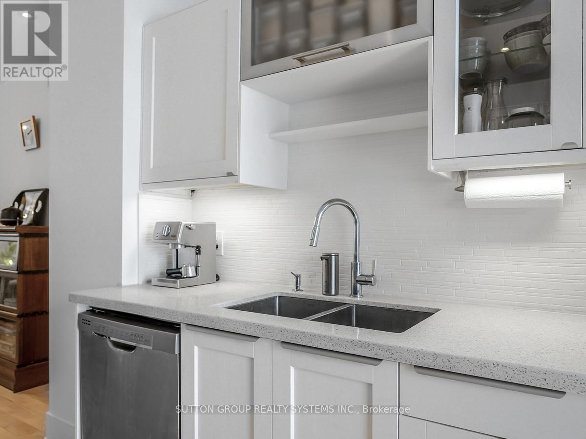 217 EARLSCOURT AVENUE Image 14