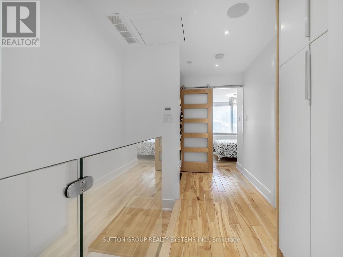 217 EARLSCOURT AVENUE Image 15