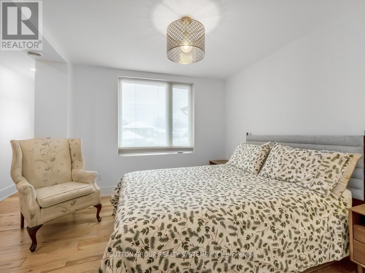 217 EARLSCOURT AVENUE Image 16
