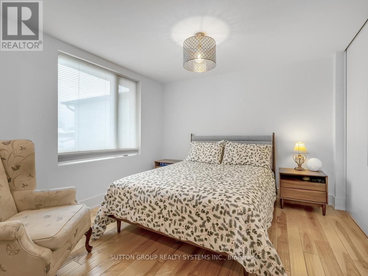 217 EARLSCOURT AVENUE Image 17