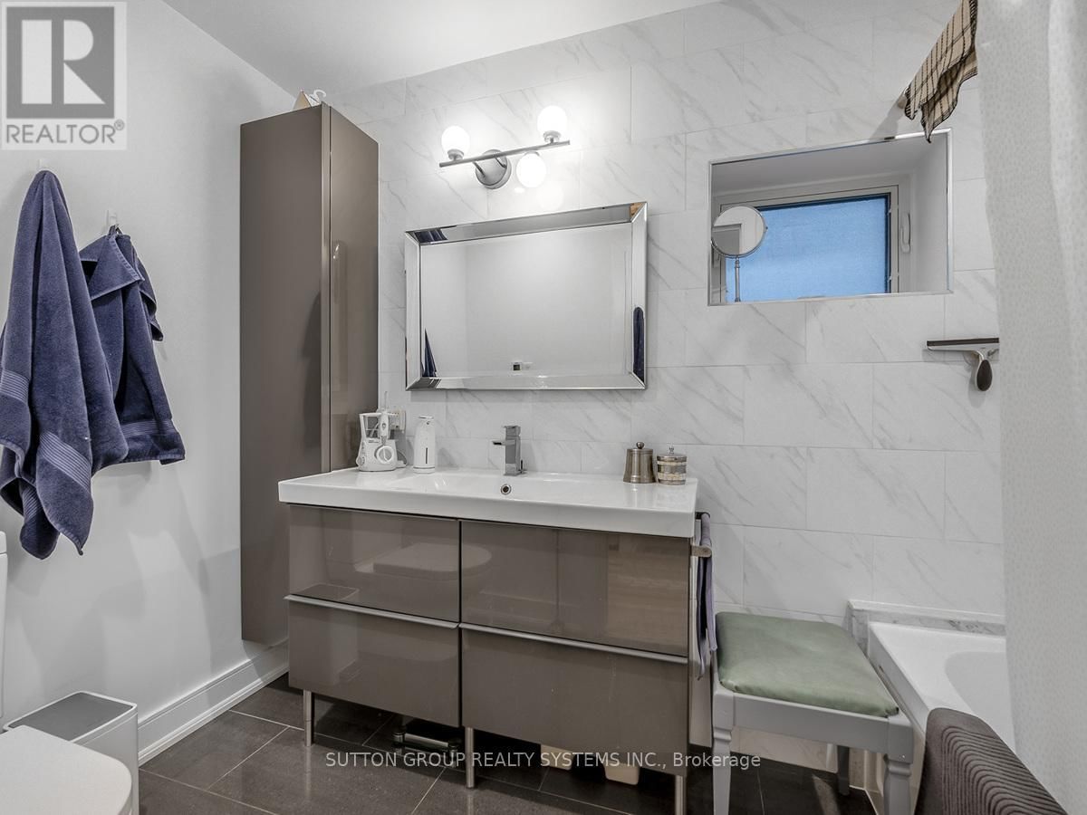 217 EARLSCOURT AVENUE Image 20