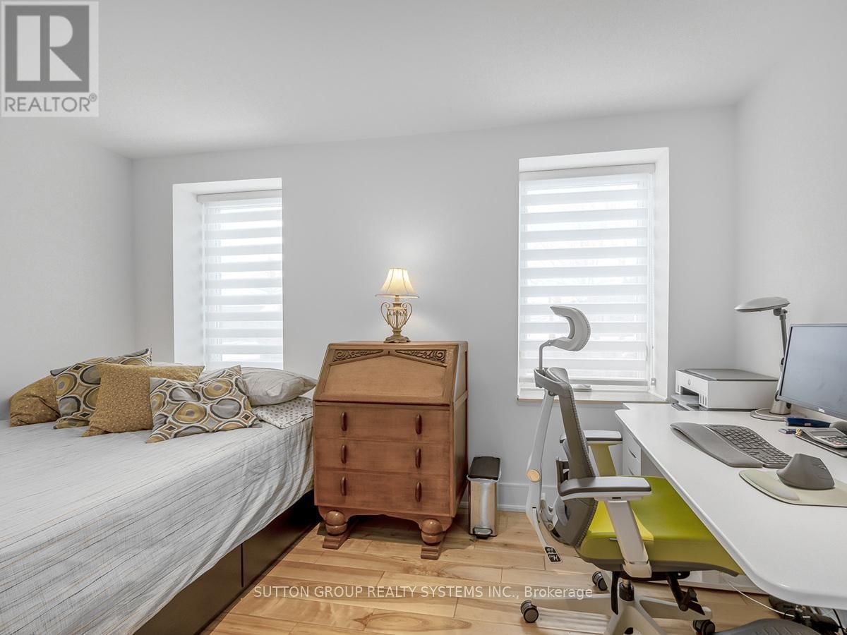 217 EARLSCOURT AVENUE Image 21