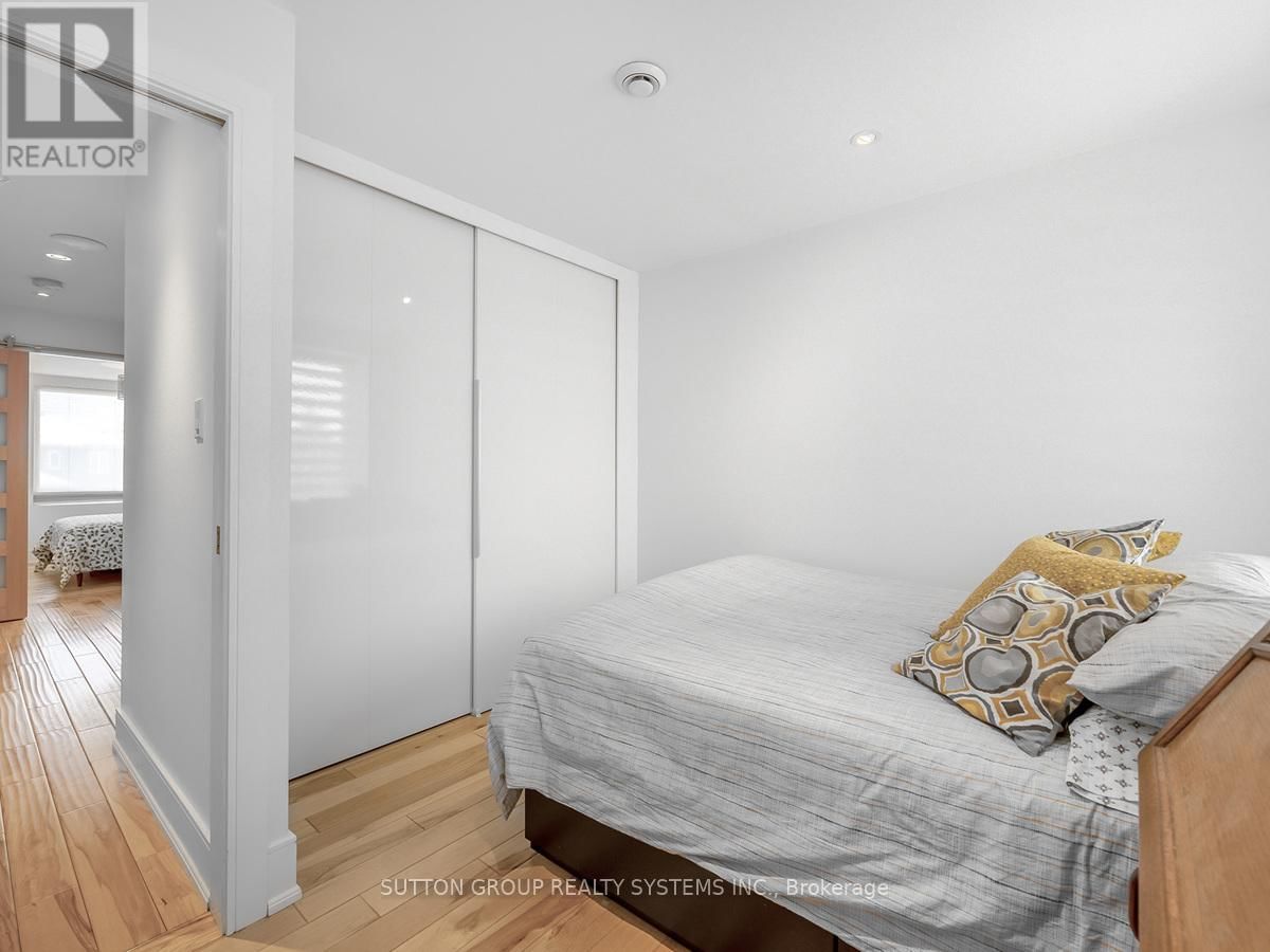 217 EARLSCOURT AVENUE Image 22