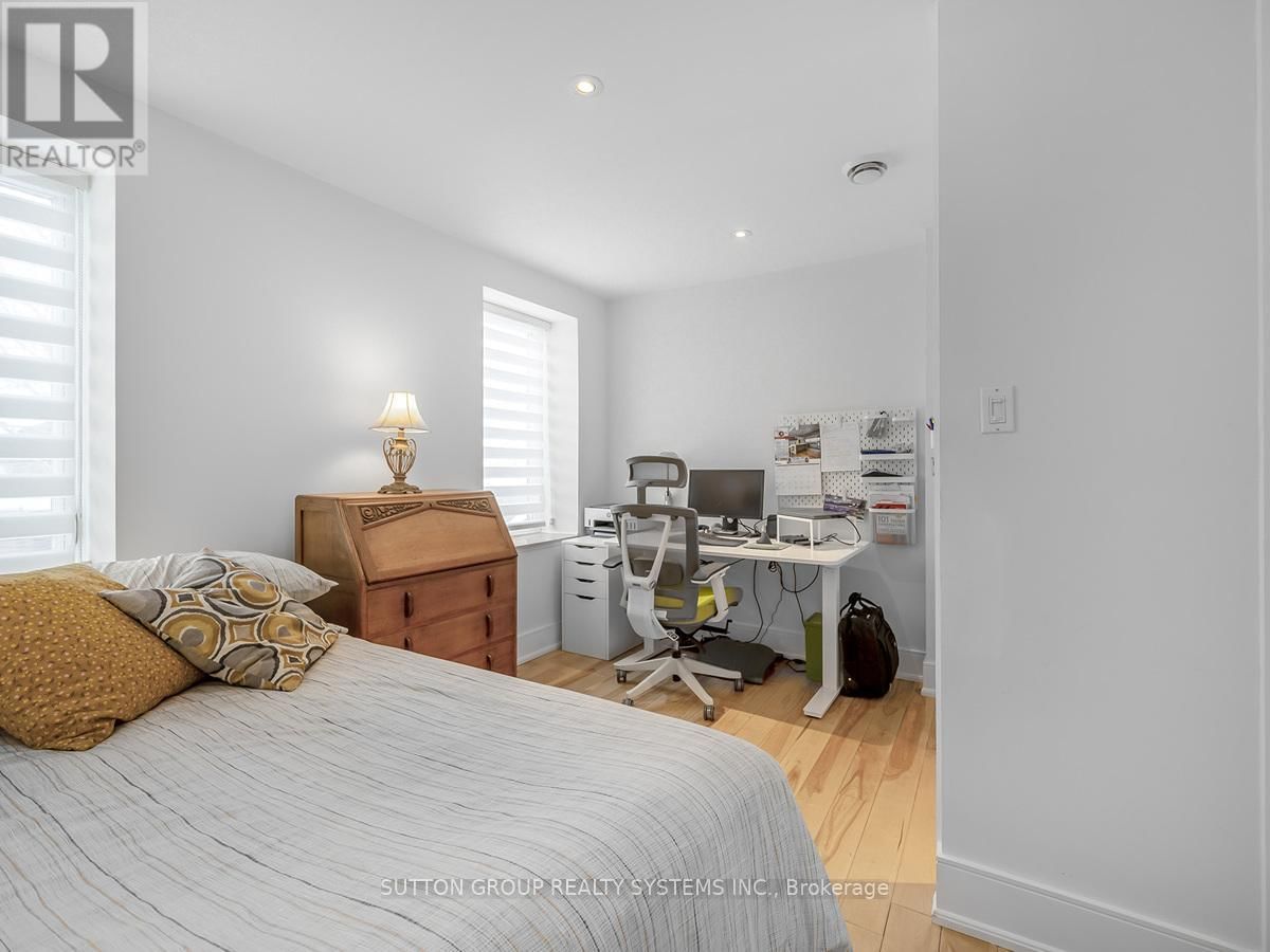 217 EARLSCOURT AVENUE Image 23