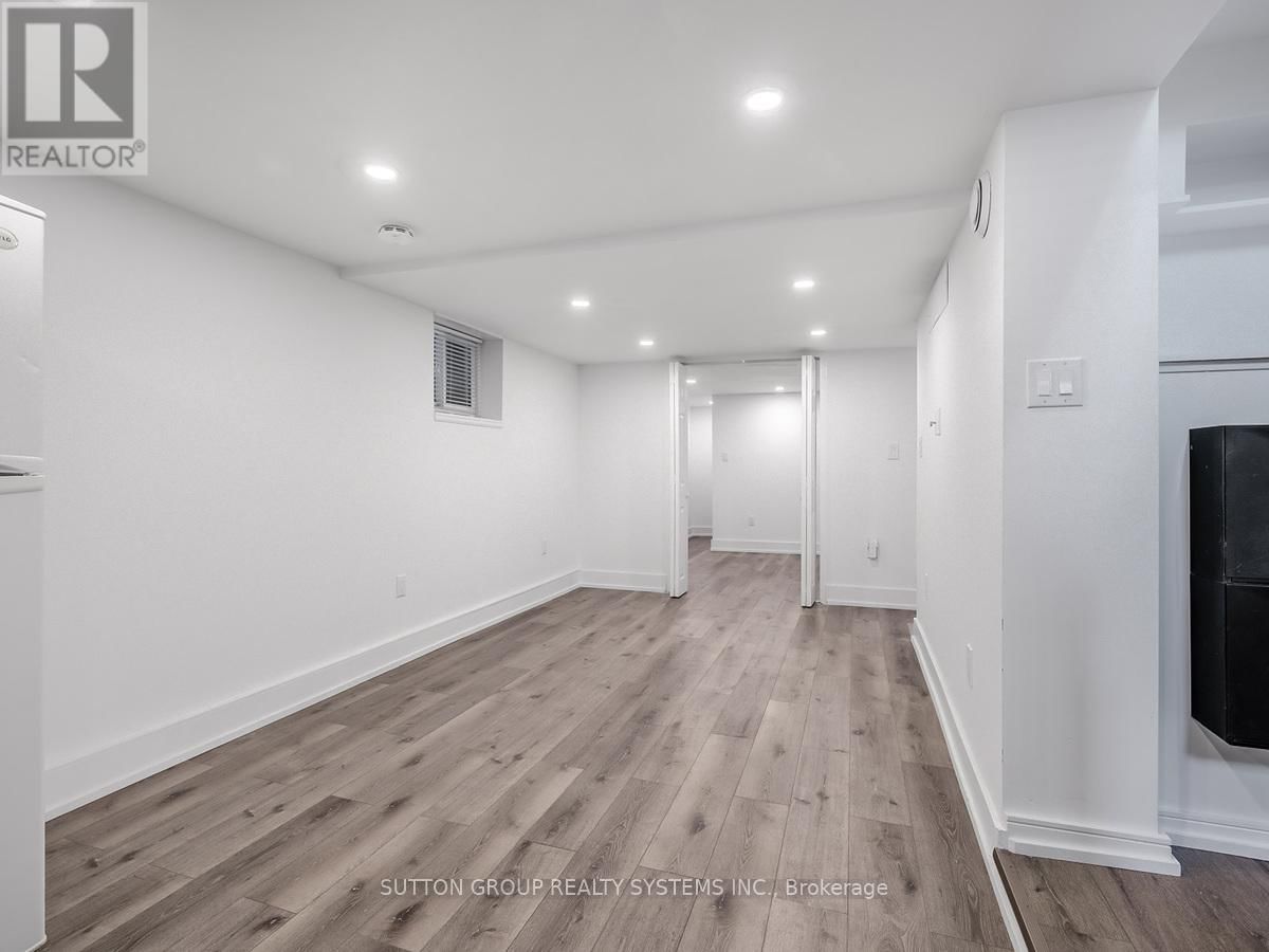 217 EARLSCOURT AVENUE Image 25