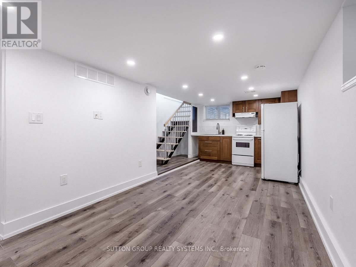 217 EARLSCOURT AVENUE Image 26