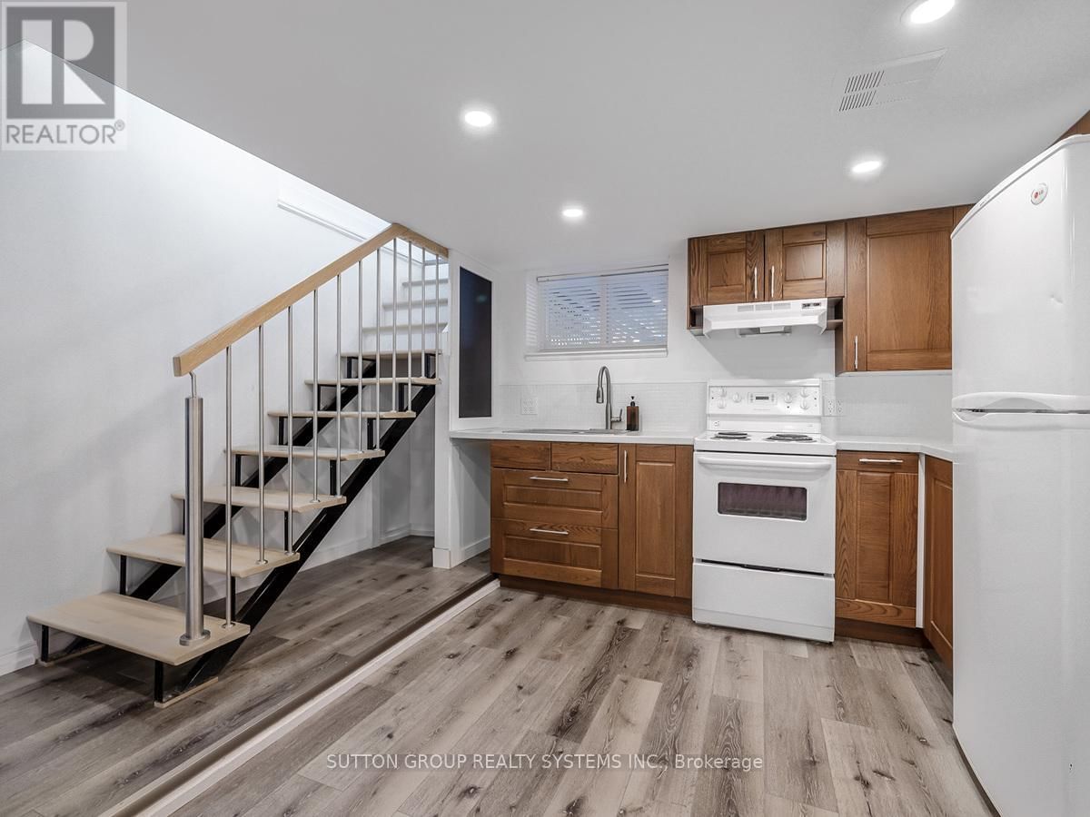 217 EARLSCOURT AVENUE Image 27