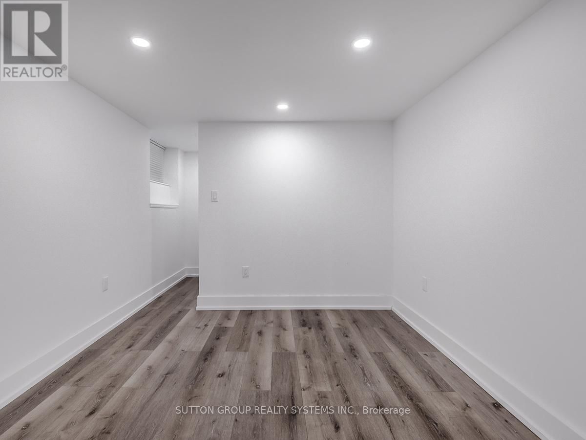 217 EARLSCOURT AVENUE Image 29