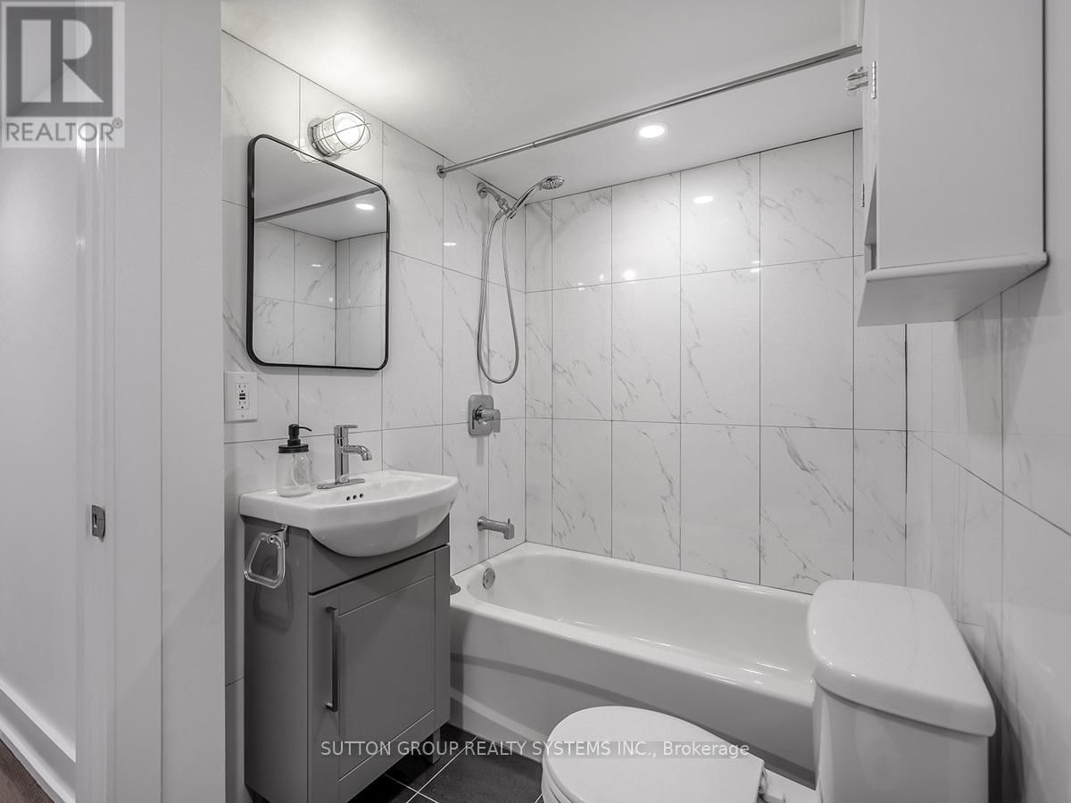 217 EARLSCOURT AVENUE Image 31