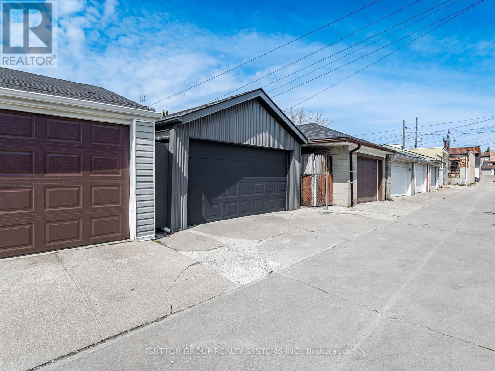 217 EARLSCOURT AVENUE Image 39