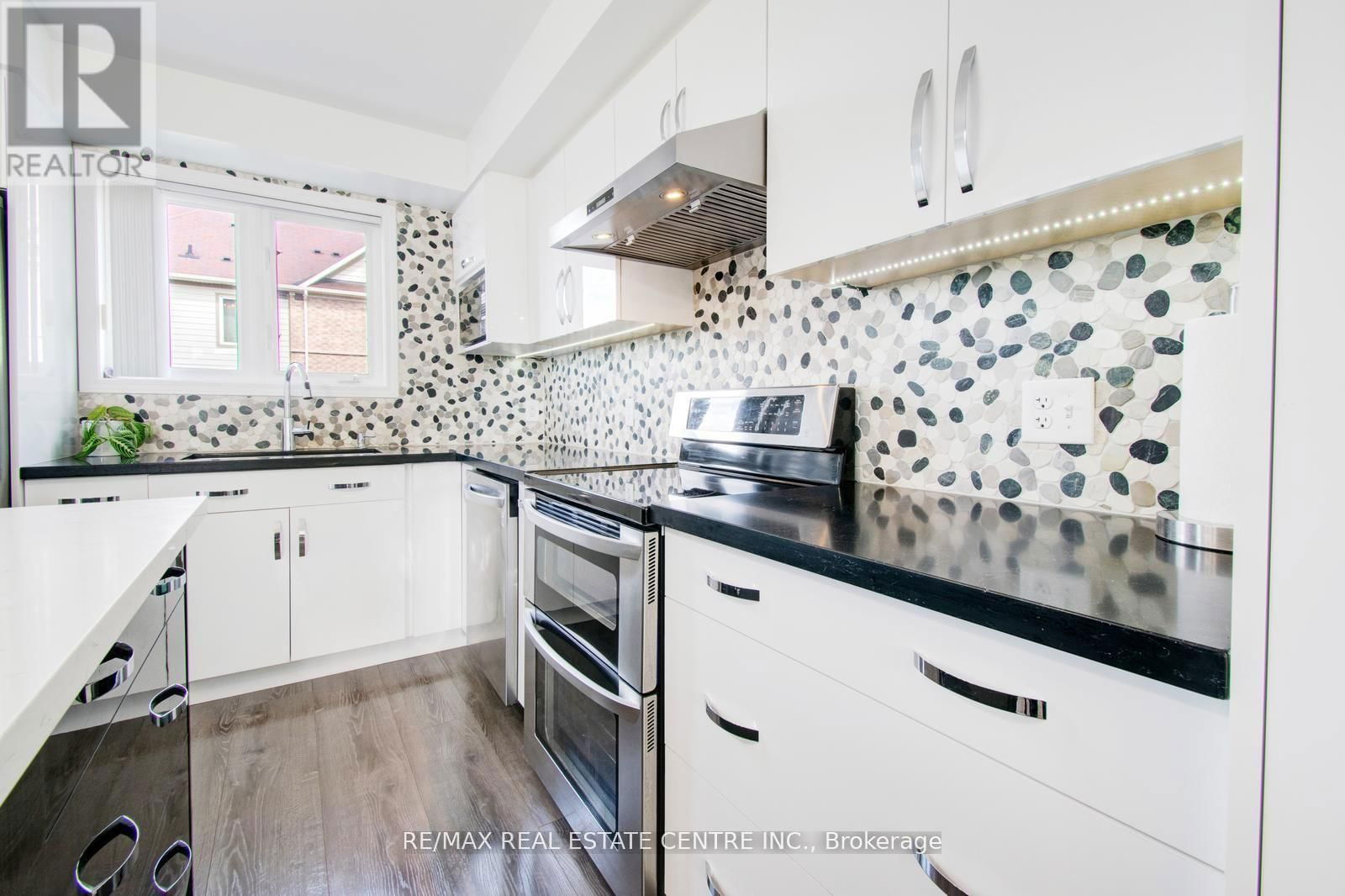 2 - 2891 RIO COURT Image 19
