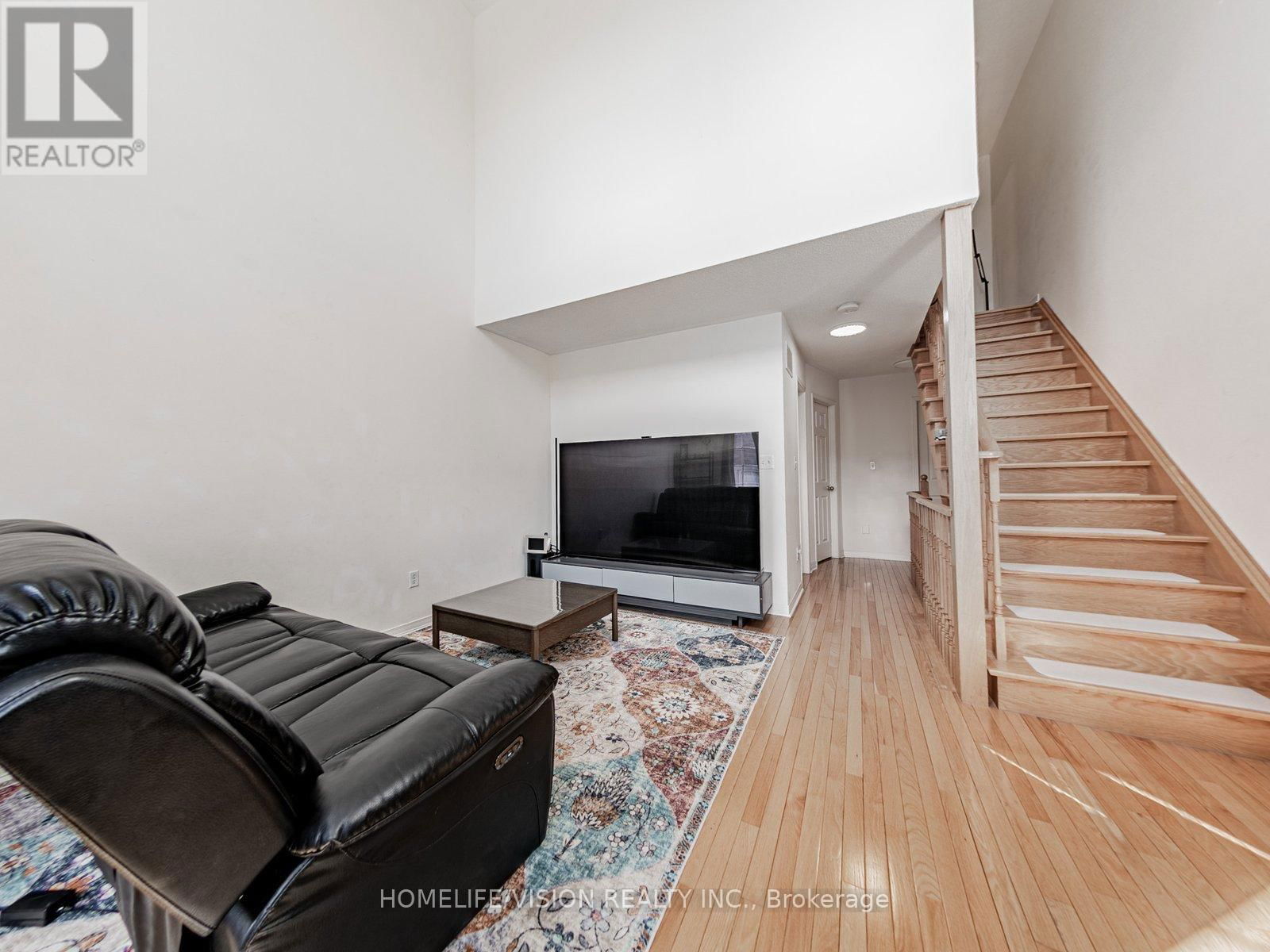 10 ODOARDO DISANTO CIRCLE WEST Image 28