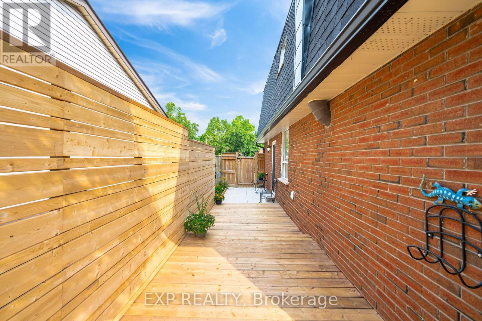 10 ROSEMARY ROAD Image 32