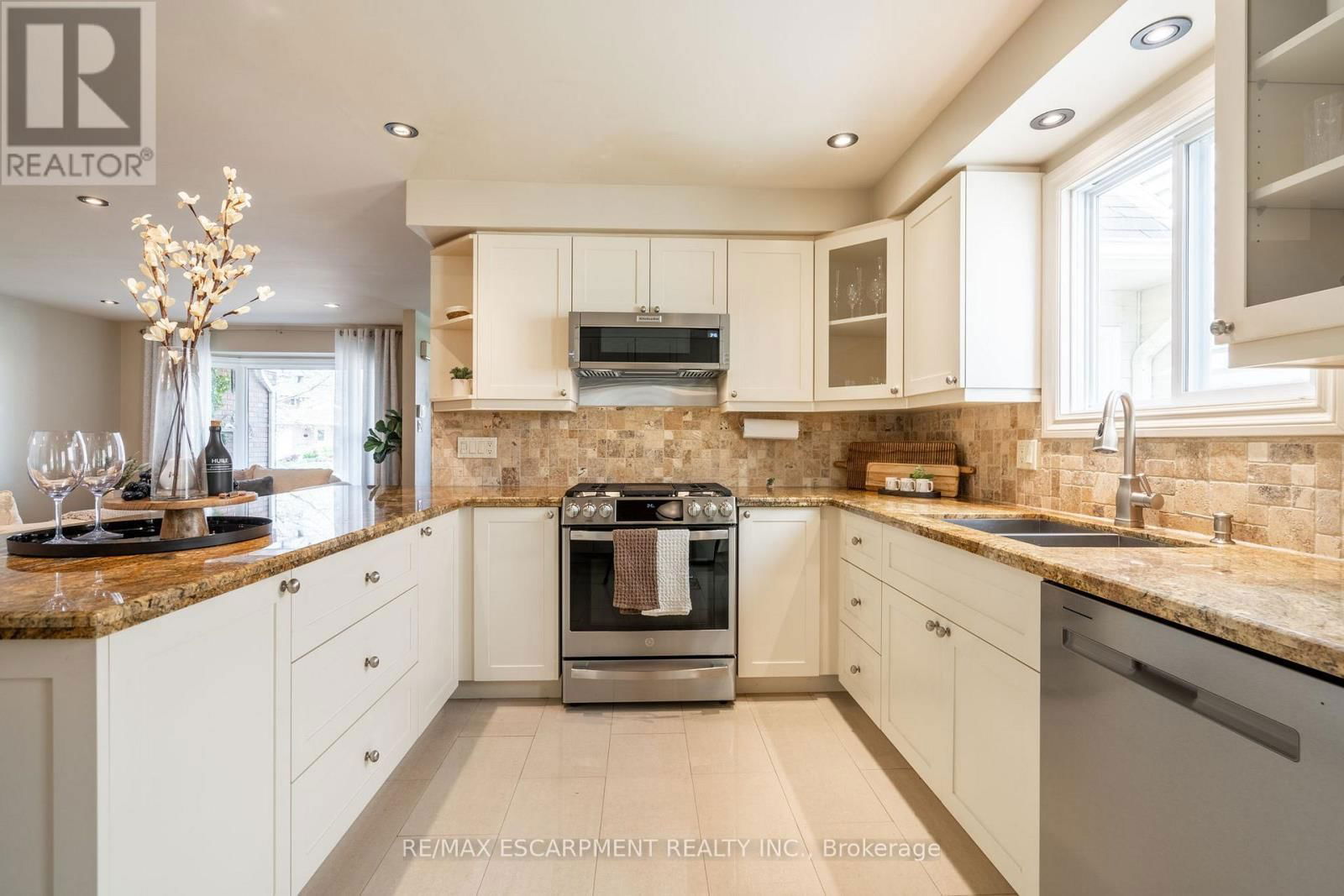 1097 STEPHENSON DRIVE Image 12