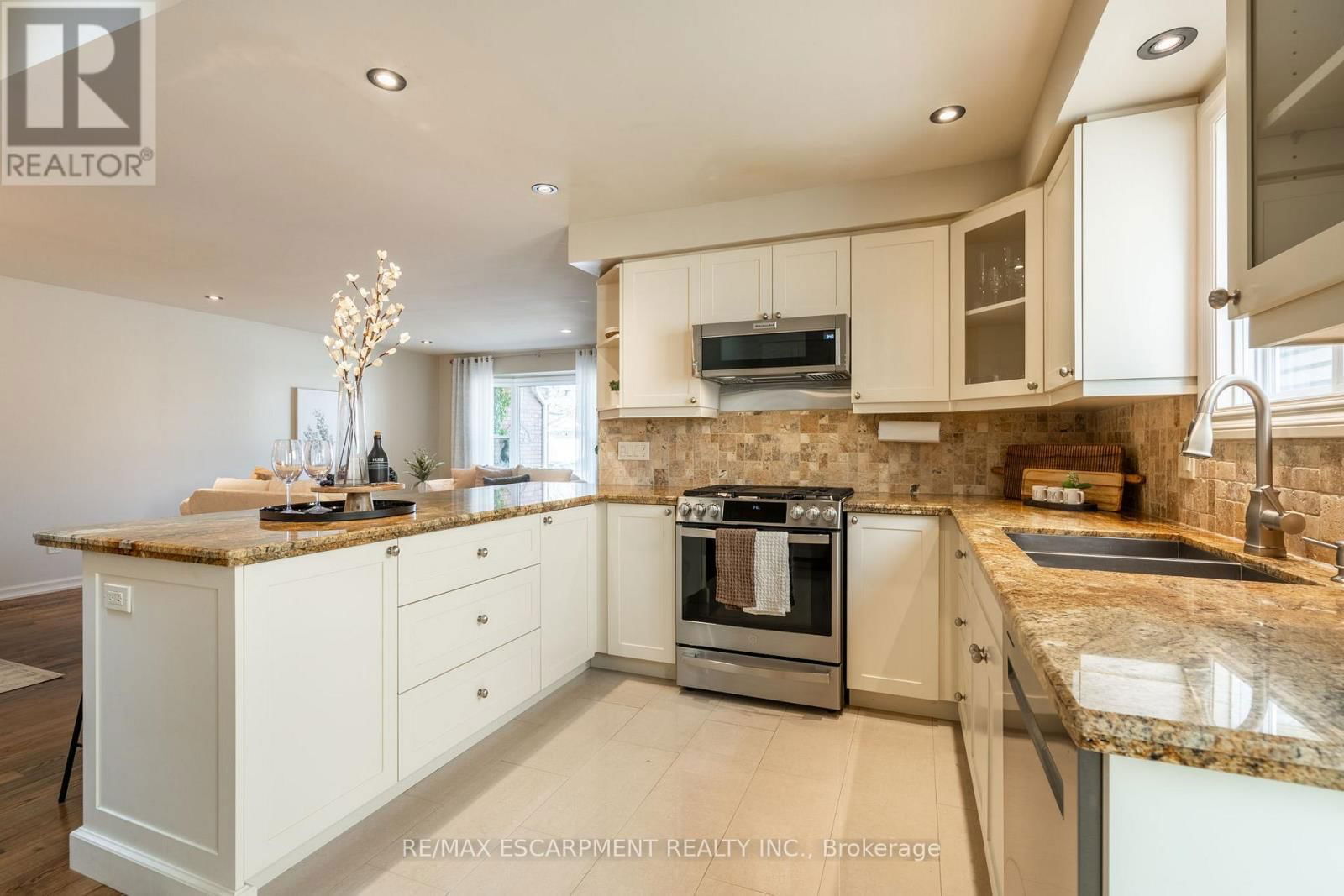 1097 STEPHENSON DRIVE Image 14