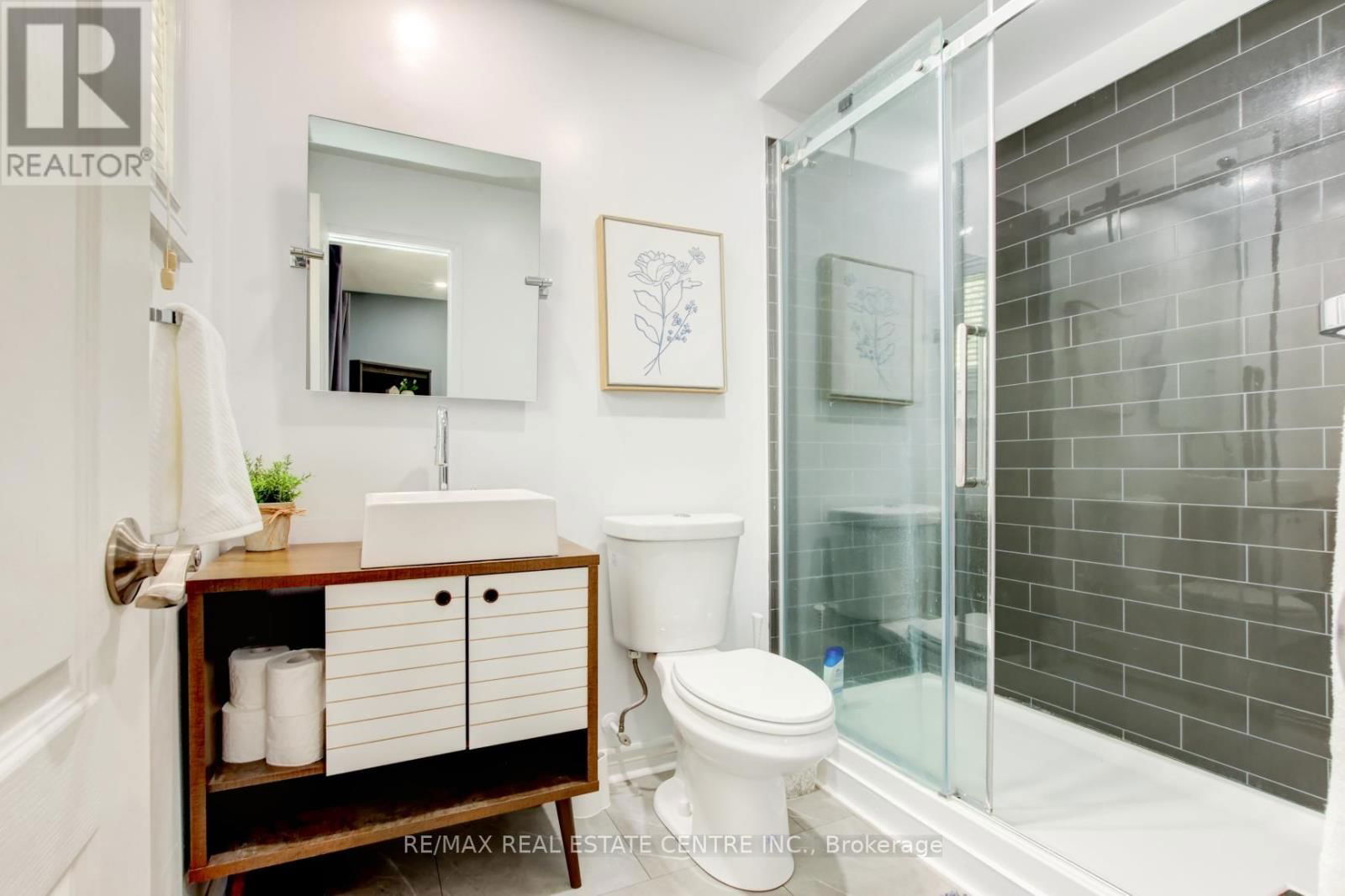 3 PASSMORE AVENUE Image 19