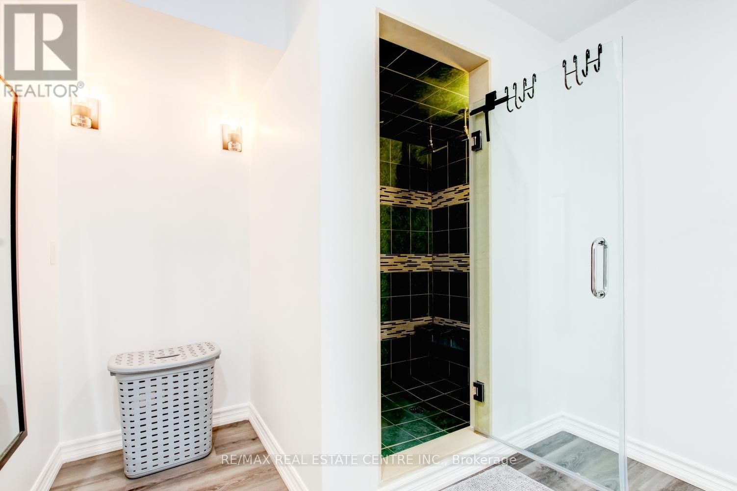 3 PASSMORE AVENUE Image 34