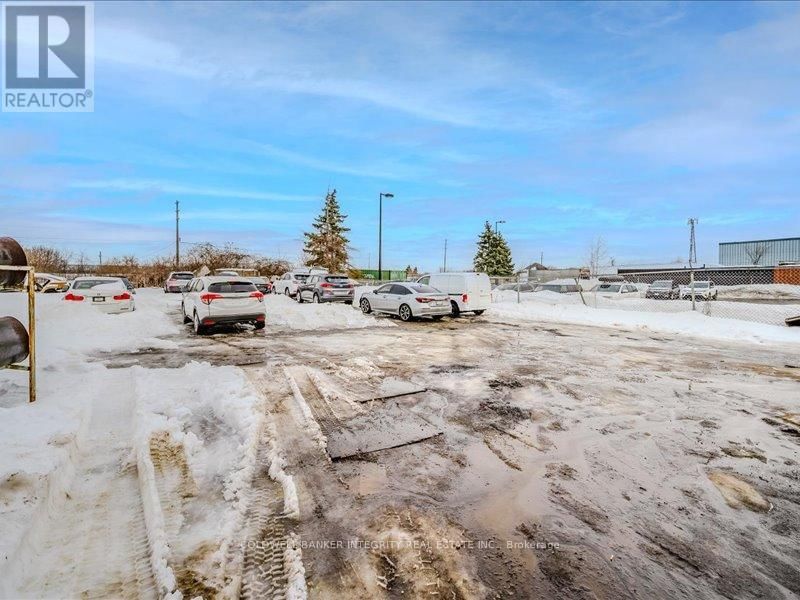 1135 SPEERS ROAD Image 18