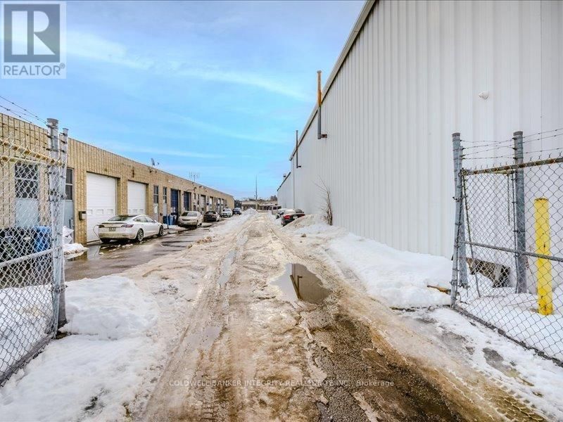 1135 SPEERS ROAD Image 19