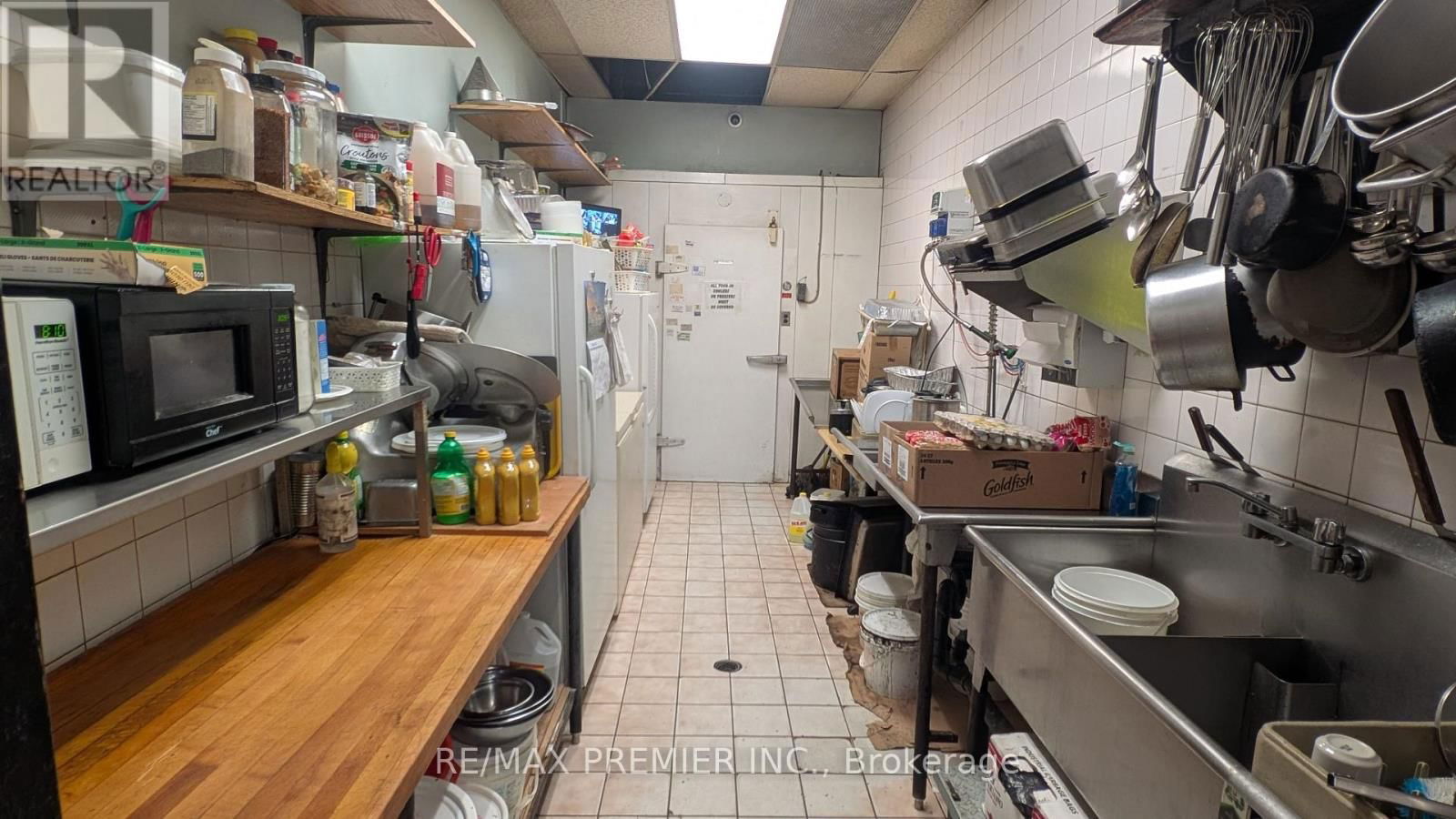 1387 LAWRENCE AVENUE WEST Image 16