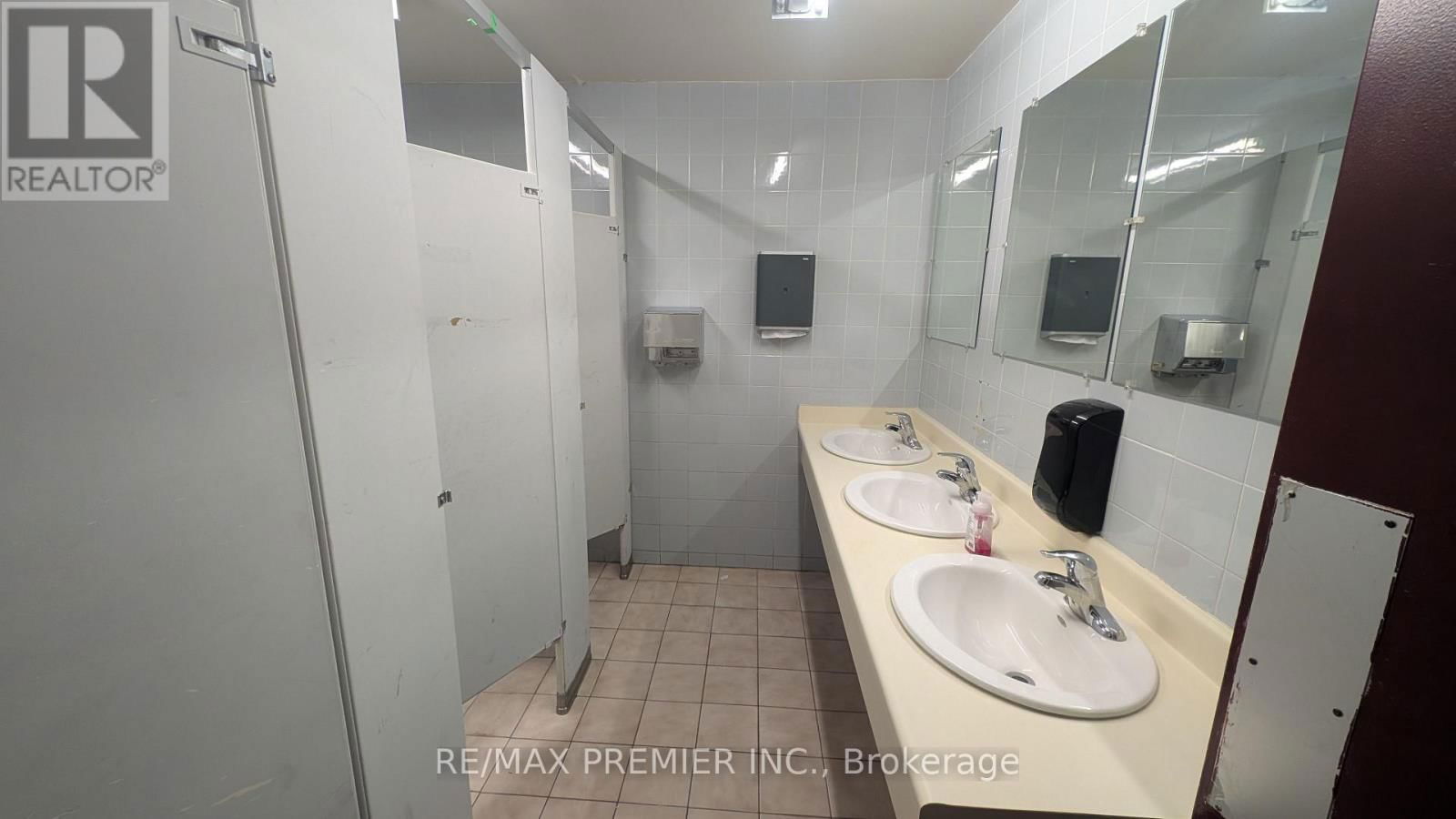 1387 LAWRENCE AVENUE WEST Image 29