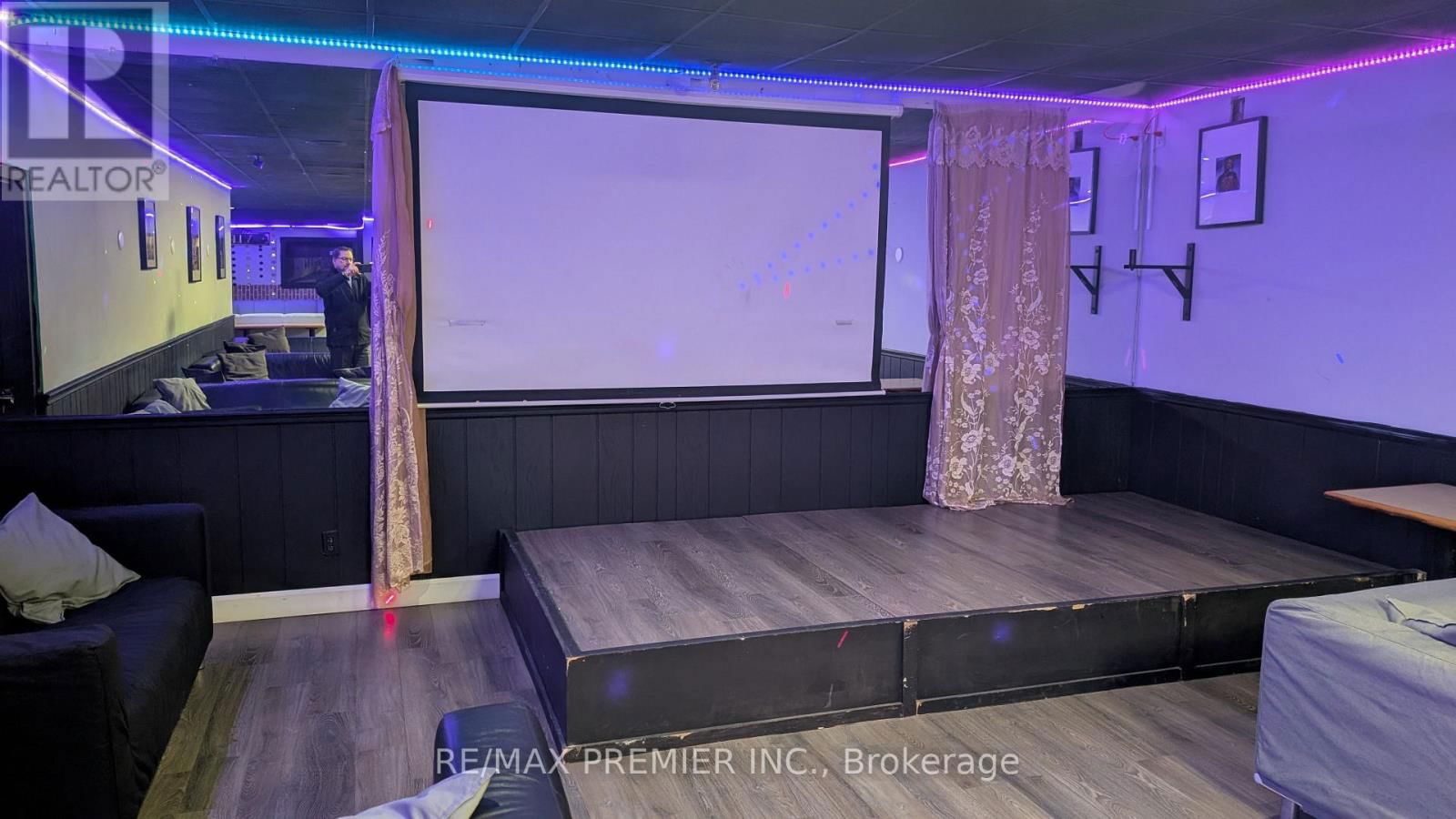 1387 LAWRENCE AVENUE WEST Image 31