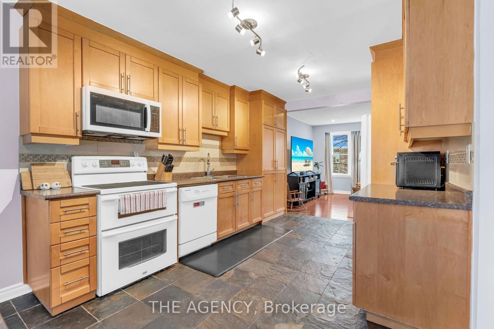 2203 MOUNTAIN GROVE AVENUE Image 19