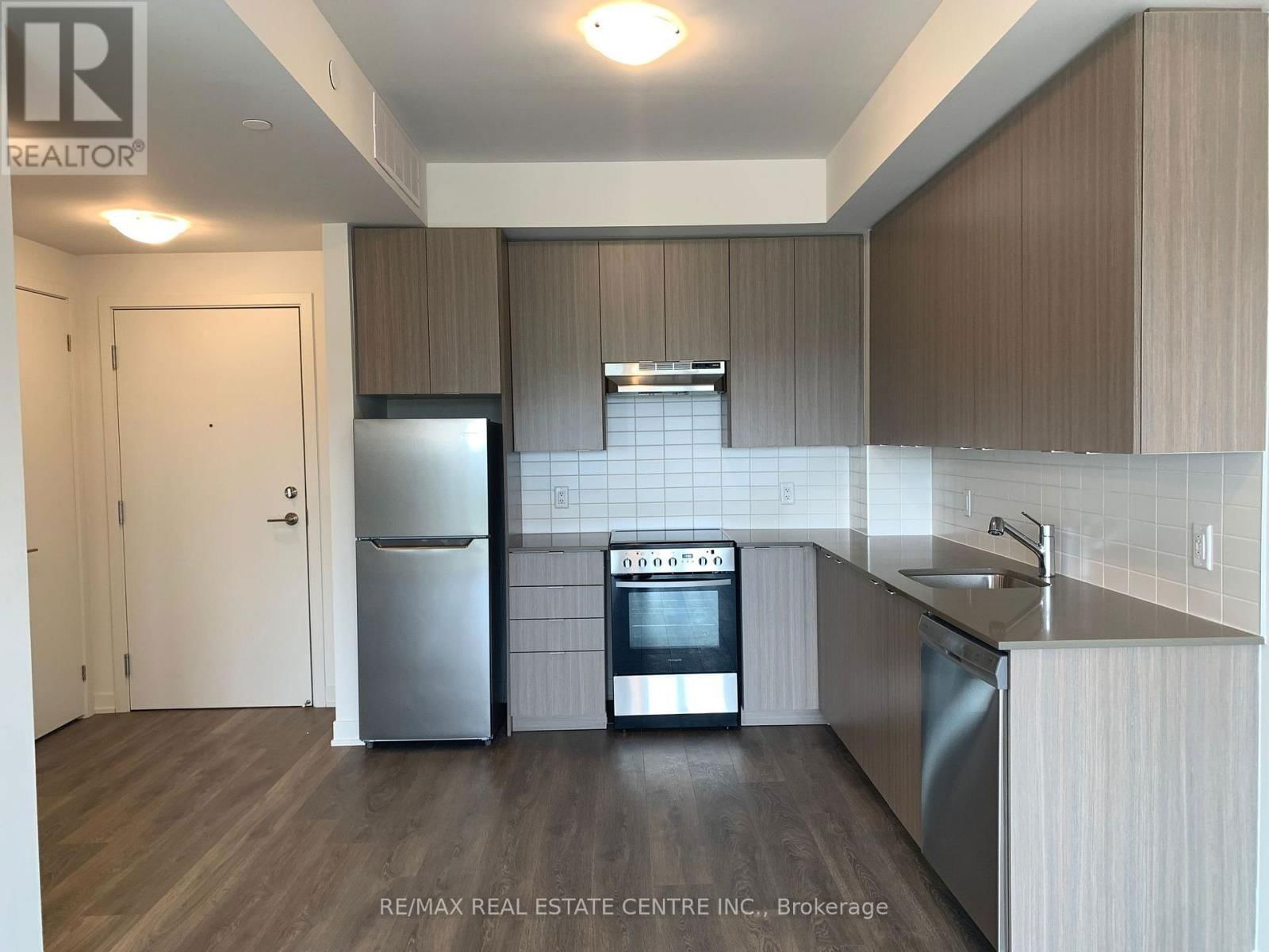 209 - 58 SKY HARBOUR DRIVE Image 1