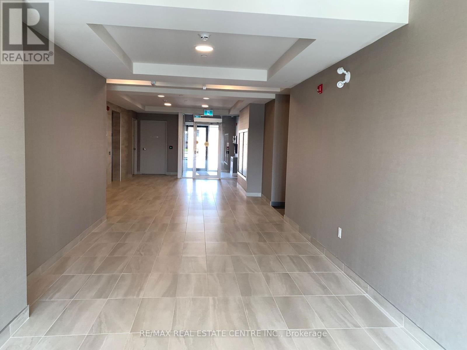 209 - 58 SKY HARBOUR DRIVE Image 10