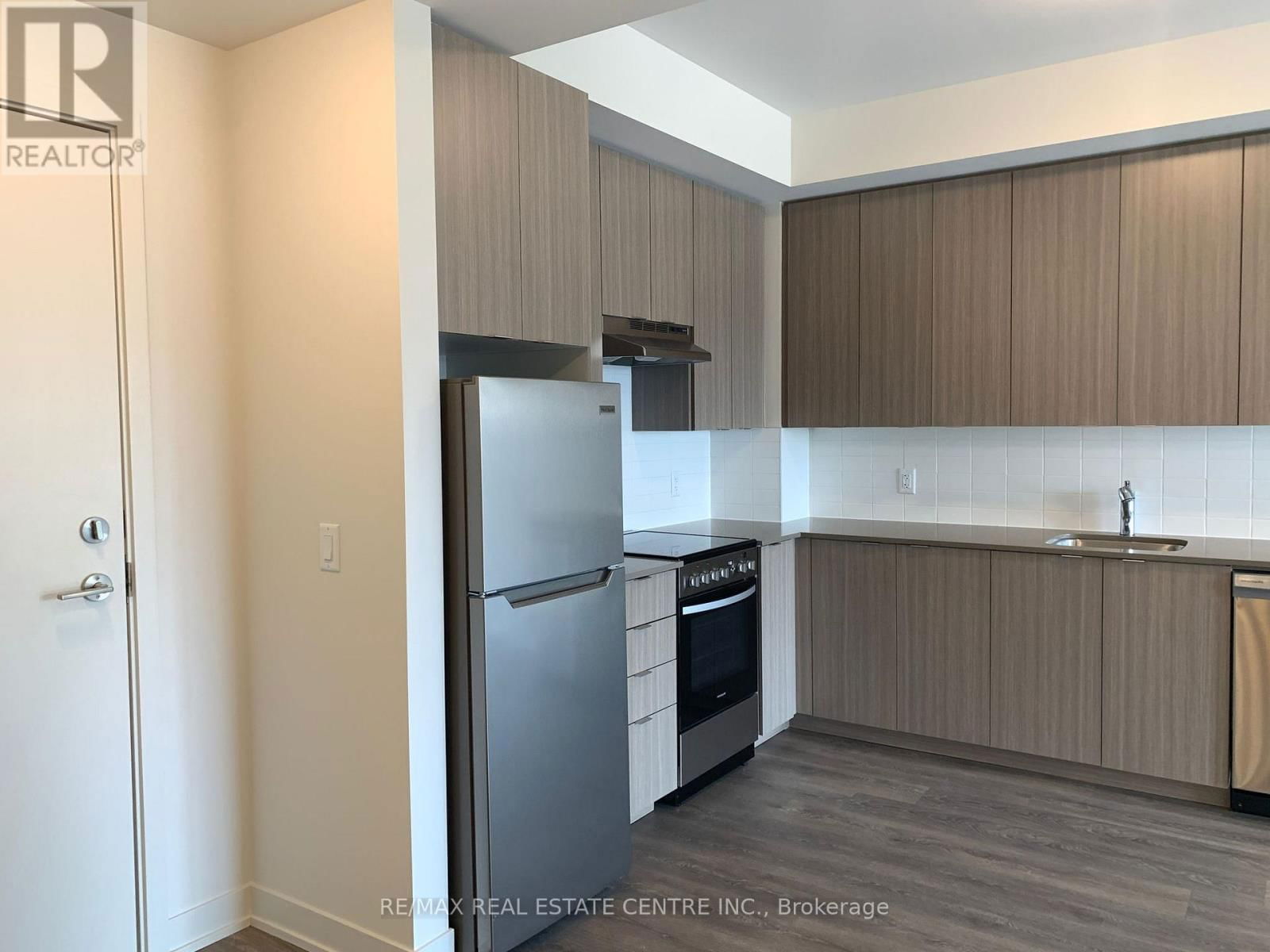 209 - 58 SKY HARBOUR DRIVE Image 14