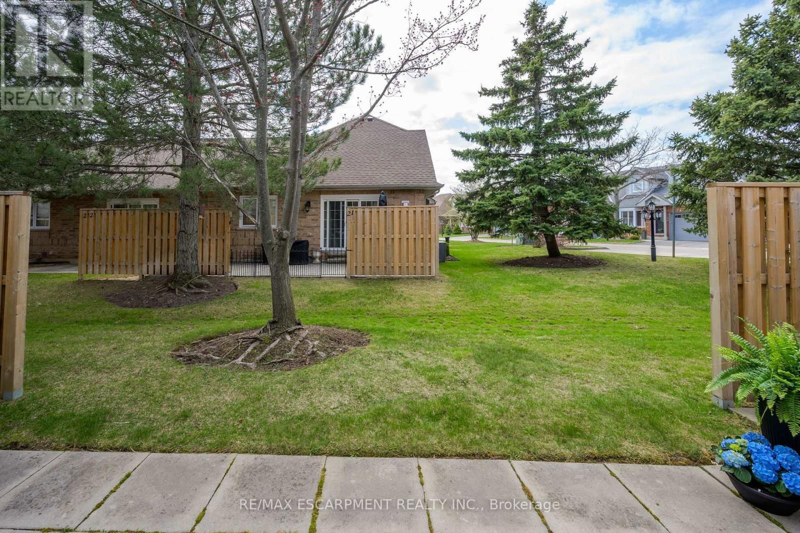 10 - 4275 MILLCROFT PARK DRIVE Image 38