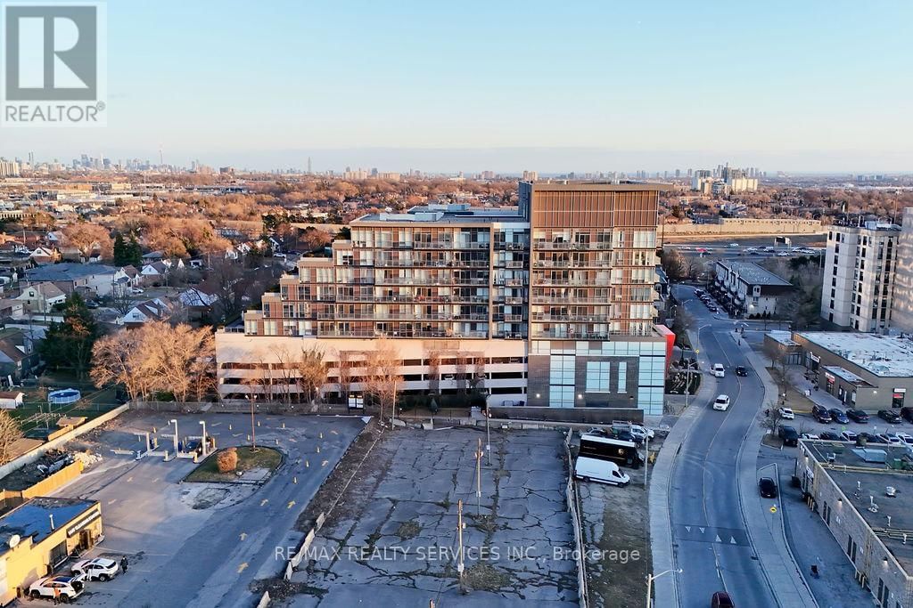 1021 - 15 JAMES FINLAY WAY Image 34