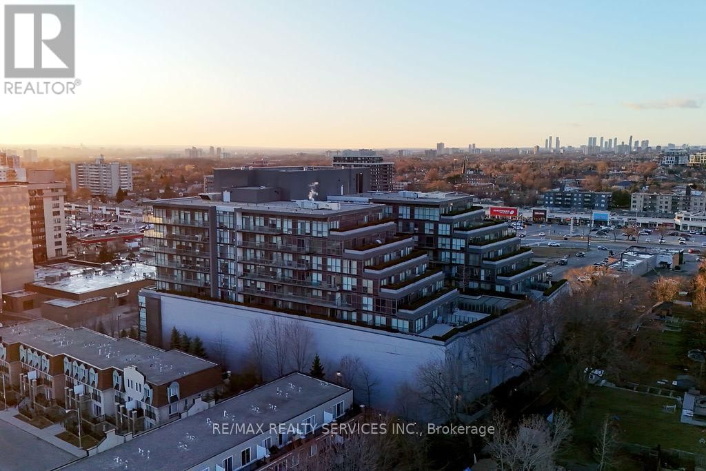 1021 - 15 JAMES FINLAY WAY Image 36