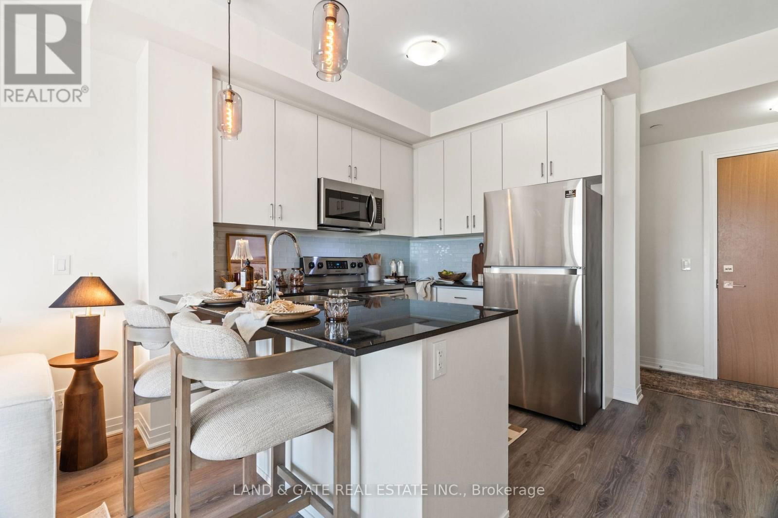 319 - 128 GROVEWOOD COMMON Image 8