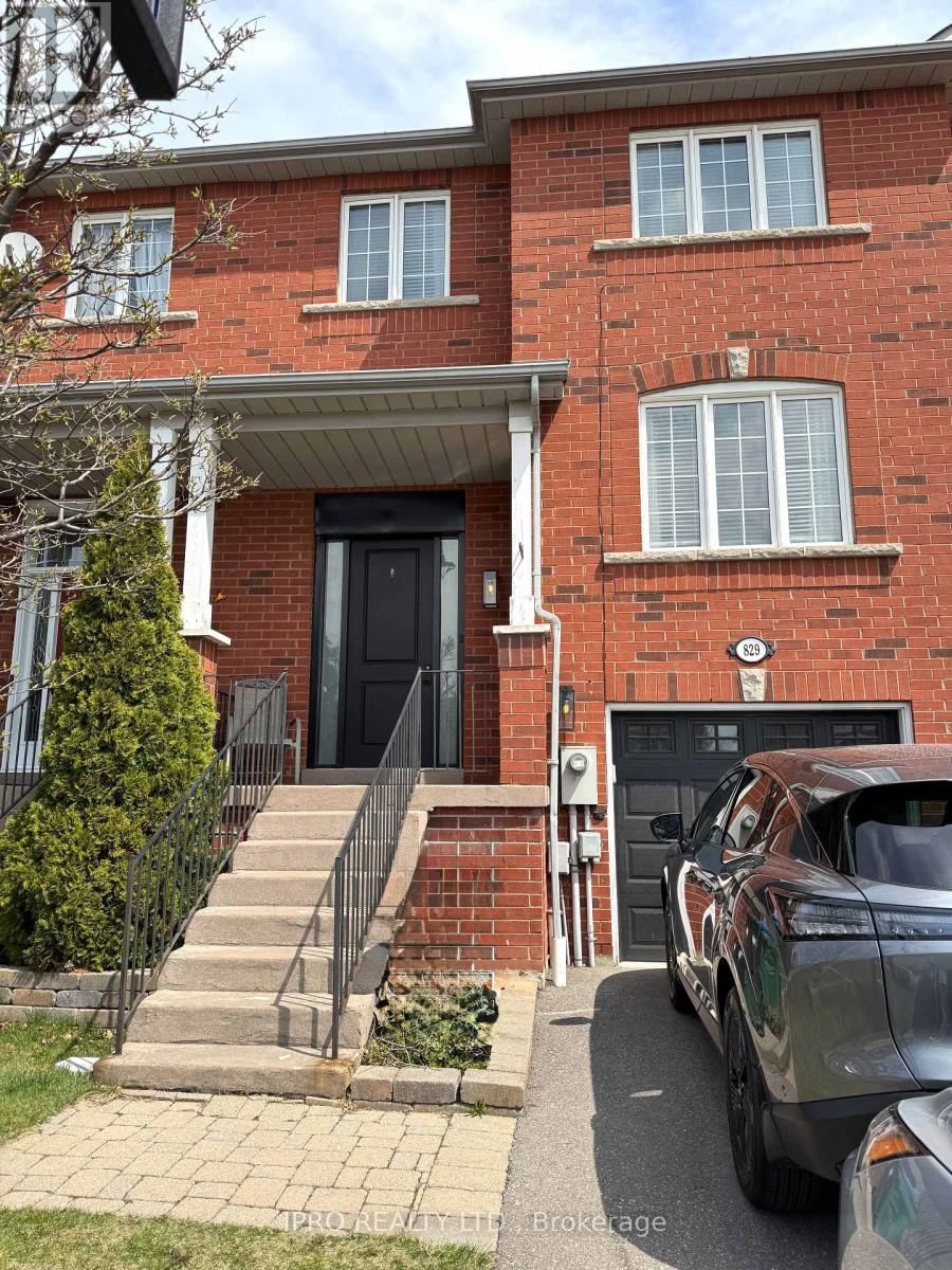 829 ESCOBAR CRESCENT Image 1