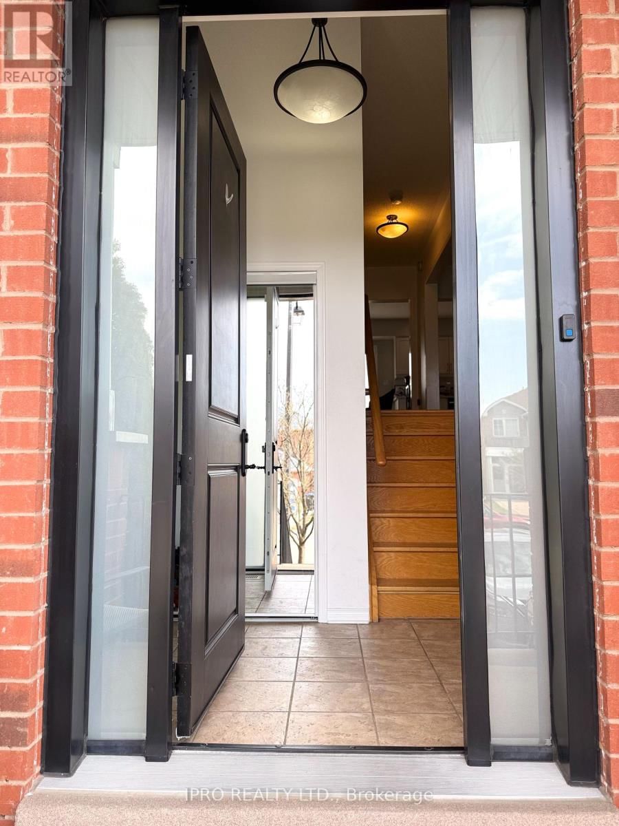 829 ESCOBAR CRESCENT Image 2