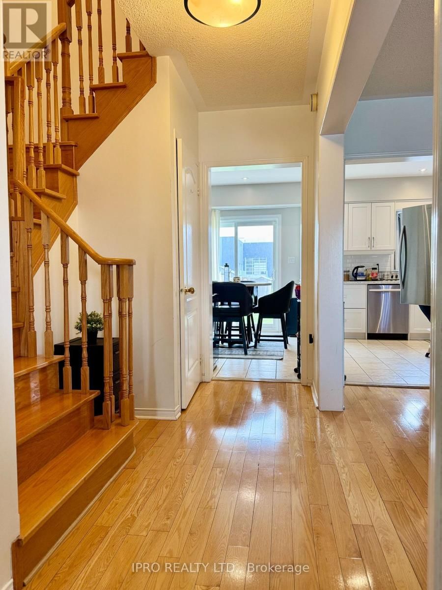 829 ESCOBAR CRESCENT Image 3