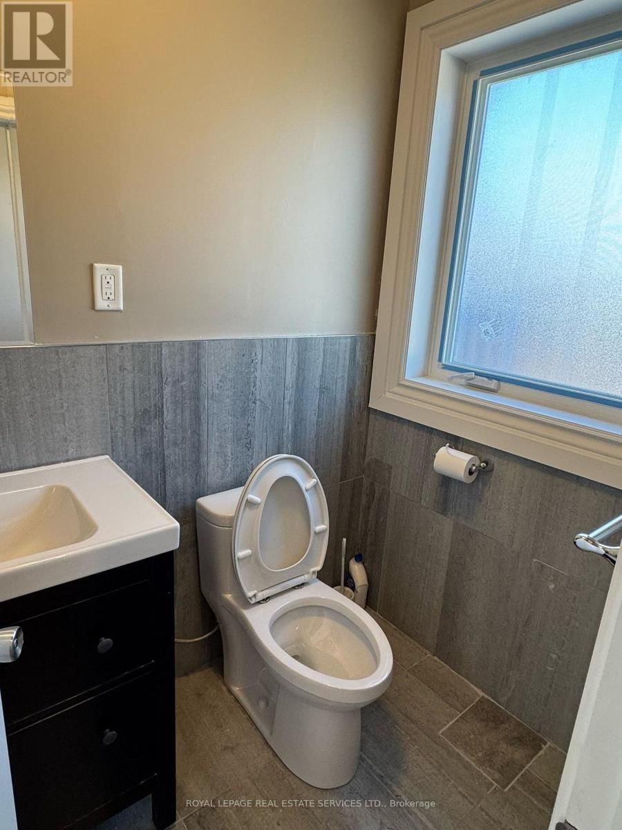 Upper - 2420 BLOOR STREET WEST Image 11