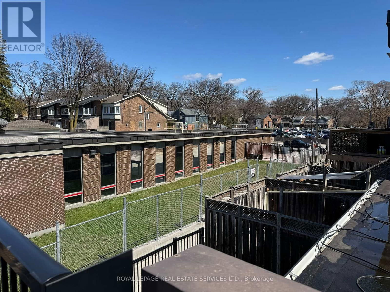 Upper - 2420 BLOOR STREET WEST Image 14