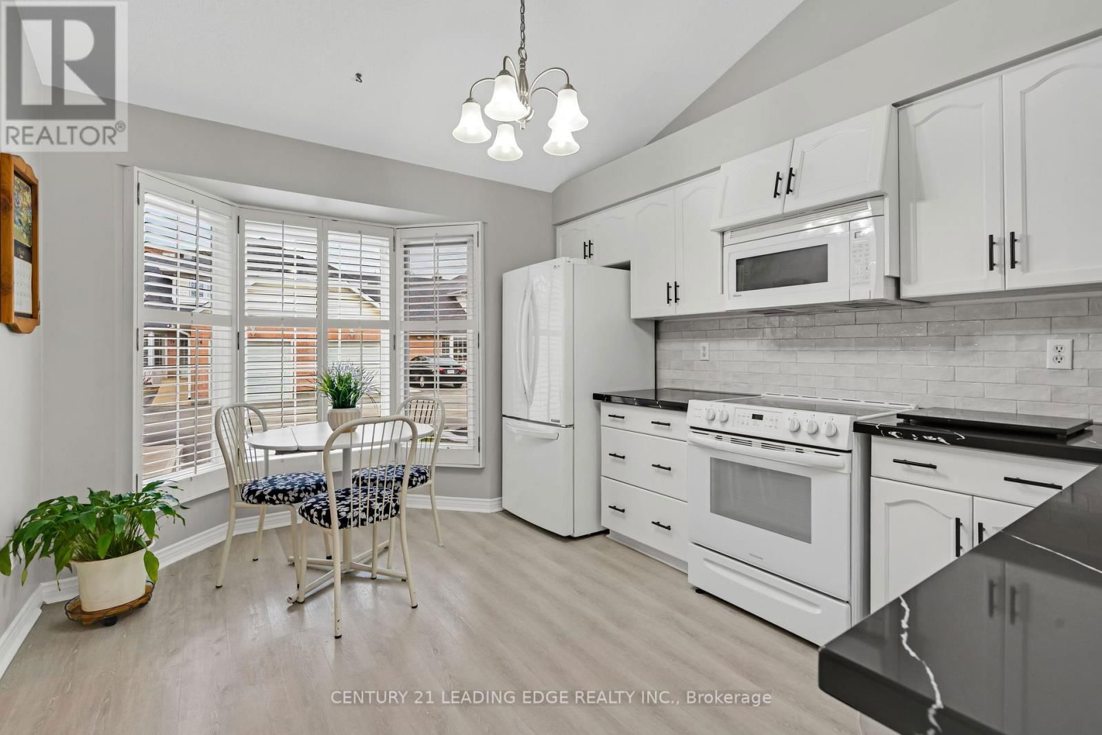 9 - 2435 WOODWARD AVENUE Image 13